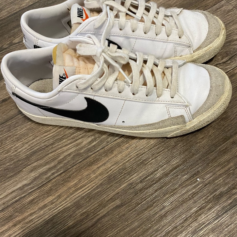 Nike White and Black Low-Top Sneakers